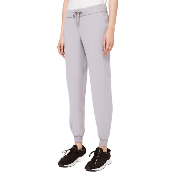 Lululemon on the fly jogger size 2 silverscreen